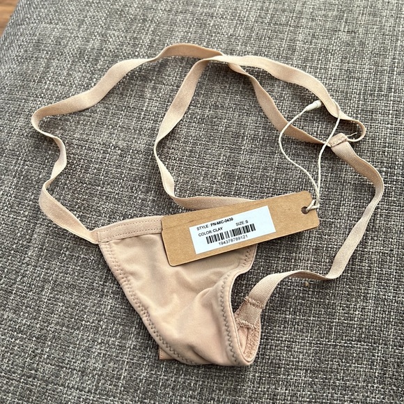 Skims Micro Thong - Picture 5 of 6